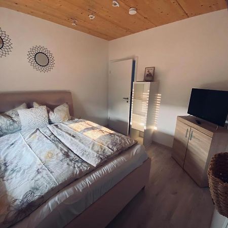 Zimmer M. Eigenem Bad Und Badewanne Direkt Am Wald Amöneburg Kültér fotó